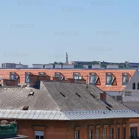 Bed & Breakfast Butterfly Penthouse Budapest